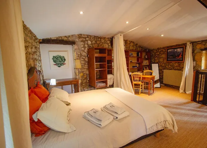 Annexe Du Mesnil * Le Tourne